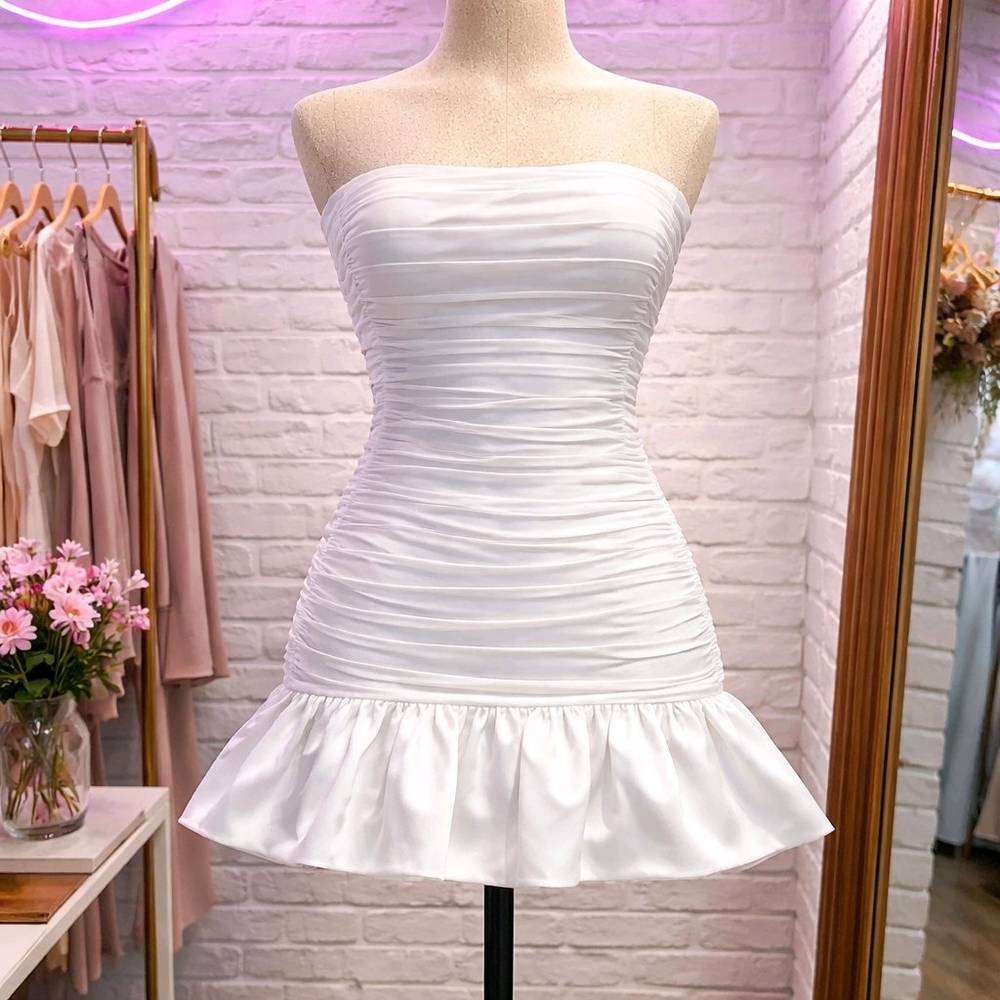 ASTR THE LABEL NWT WHITE STRAPLESS RUCHED MINI DRESS W/RUFFLE SZ MEDIUM